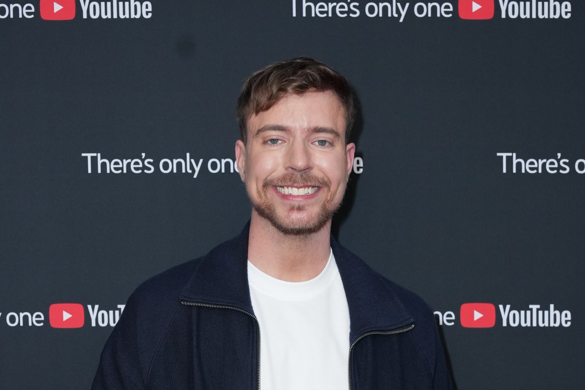 A cége majdnem 500 millió dollárt keresett tavaly. Akkor miért kölcsönöz MrBeast pénzt az anyjától, hogy kifizesse az esküvőjét?
